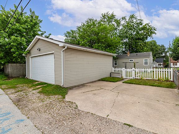 4th image of 3036 165th St