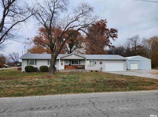 15766 E Tilton Rd, Ina, IL 62846