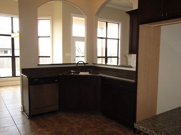 4th image of 220 Burton Place Dr