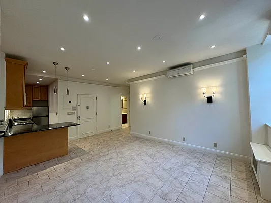 Rented by KNOCKKNOCK LLC | media 6