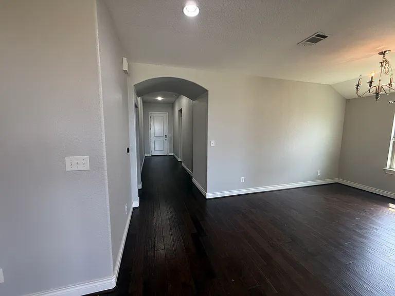 5704 Corsica Loop — Photo 4