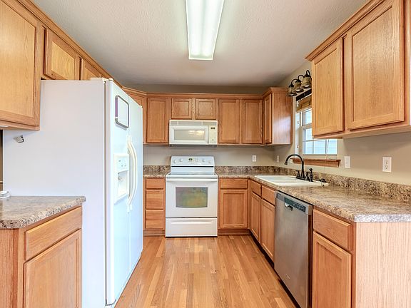 5th image of 425 Kentling Avenue