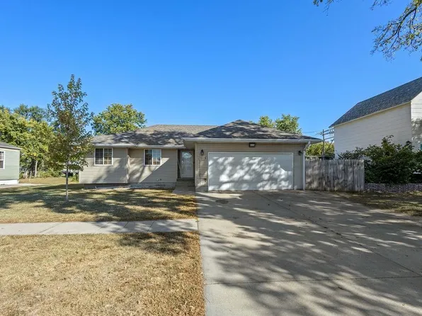 208 W 13th St, Schuyler, NE 68661