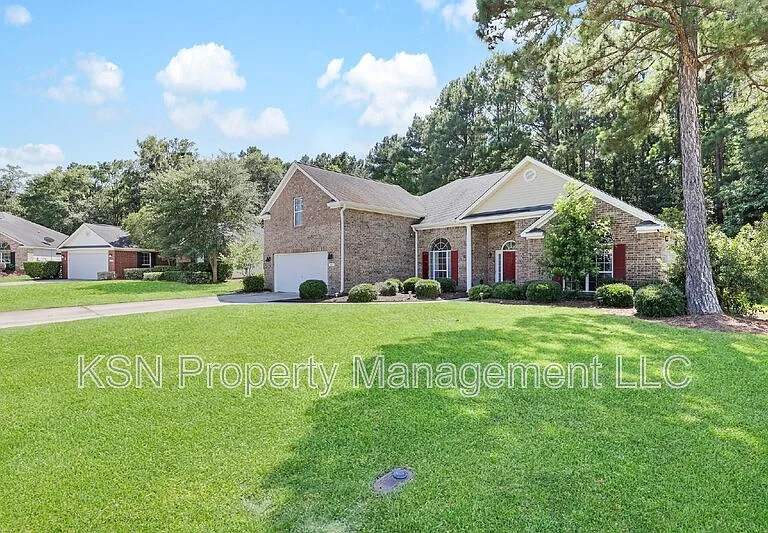 121 Tappan Zee Dr — Photo 3