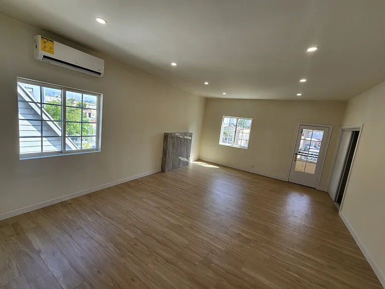 737 N Ridgewood Pl #1/2 — Photo 9