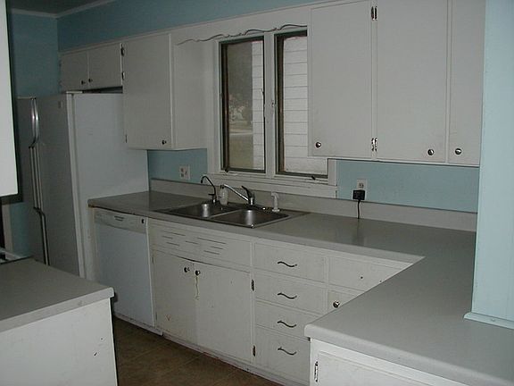 2nd image of 405 N Shabbona St