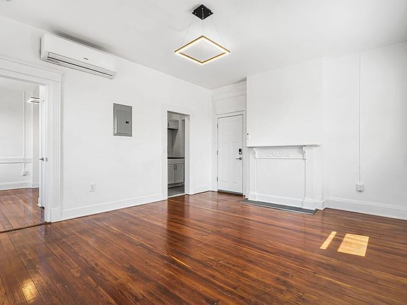 5th image of 150 E Clifton Ave #4