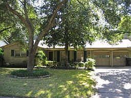 3/2/2 in Tanglewilde with all of the restaurants, shopping and services of the Westchase District!