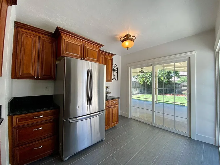 935 E Clinton Ave — Photo 10
