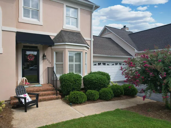 1223 Constitution Dr, Chattanooga, TN 37405