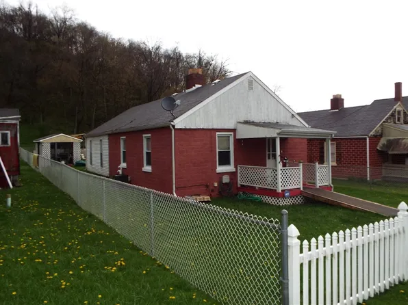 18 Penn Ave, Clarksville, PA 15322