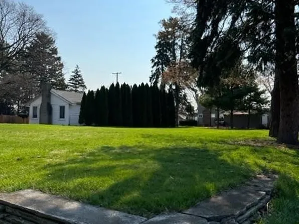 2332 Ottawa River Rd, Toledo, OH 43611