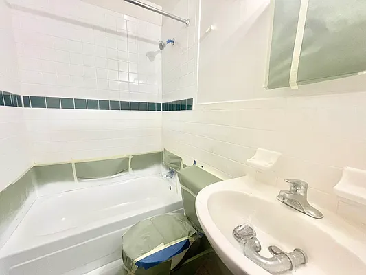 Rented by HOLTON REAL ESTATE INC. | media 8