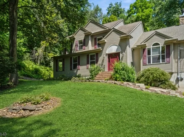 11 Dogwood Ter, White Twp., NJ 07823