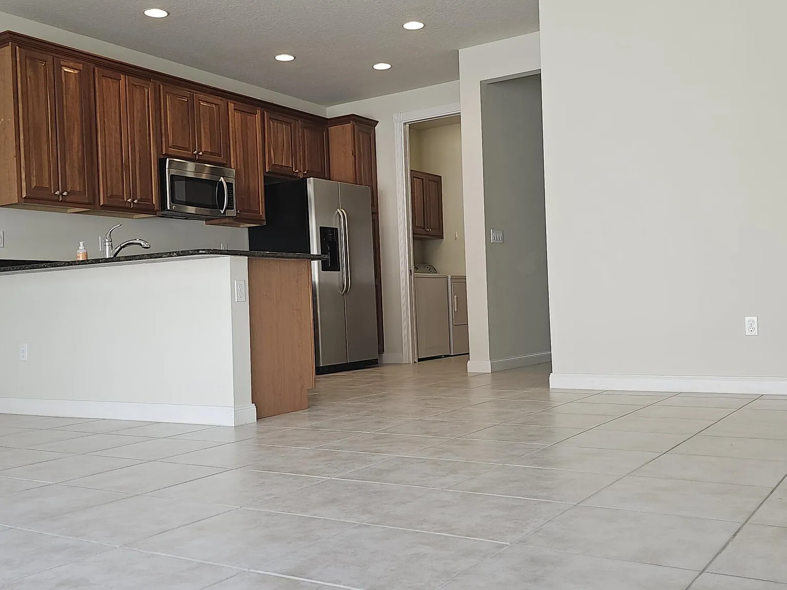 3 bed, 2.5 bath, 1890 sqft, $4,250 — Photo 4
