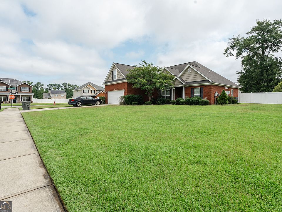 1st image of 601 Red Oak Ln