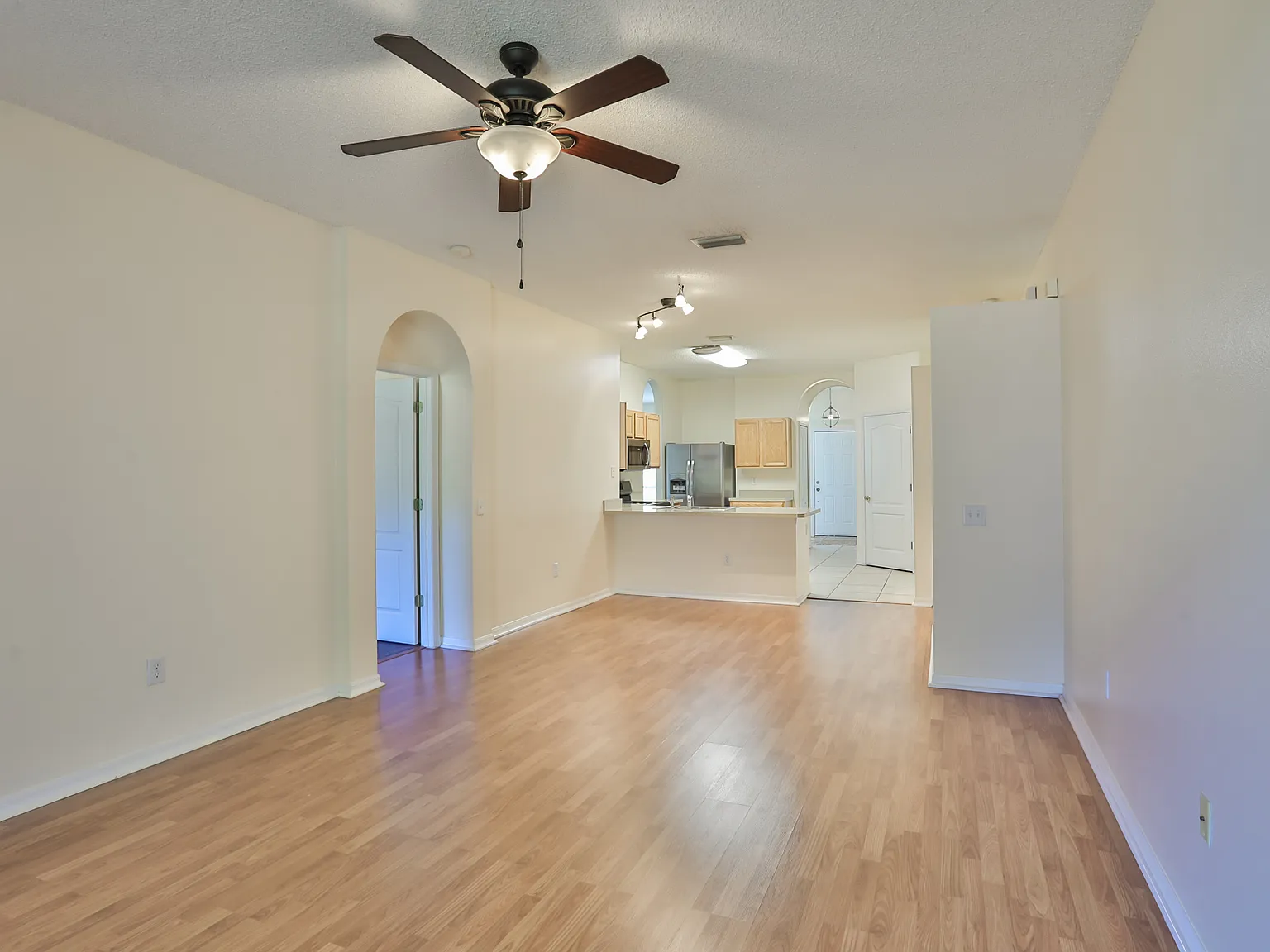 4 bed, 1845 sqft, $2,195 — Photo 4
