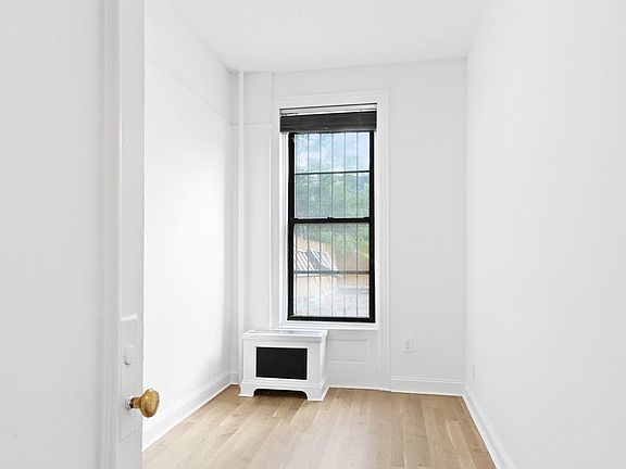 4th image of 54 W 89th St APT 3R