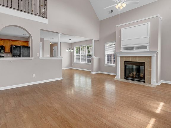 4th image of 1092 E Montebello Cir