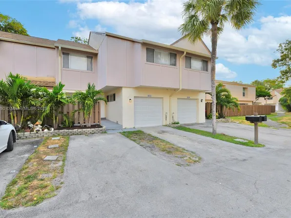 8211 NW 8th St #2, Fort Lauderdale, FL 33324