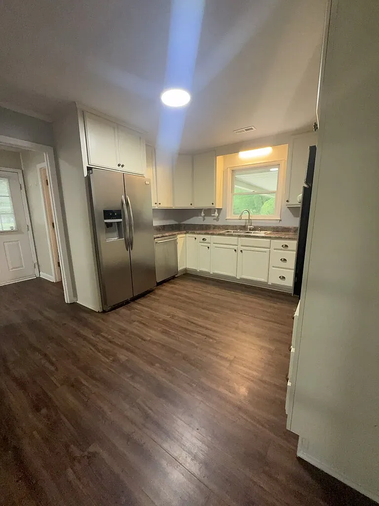 3 bed, 3.0 bath, 1867 sqft, $2,100 — Photo 4
