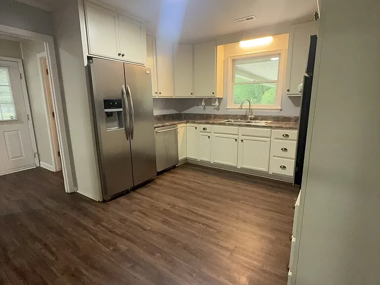 135 Yates Ln — Photo 4