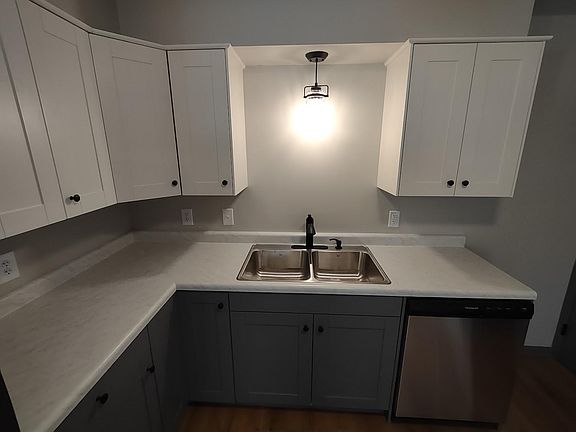 3rd image of 304 Parkland Ave SW