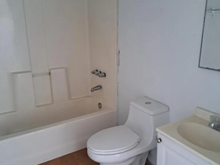 623 NE Davis St #3 — Photo 3