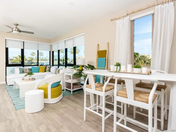 355 N Cleveland St, Oceanside, CA 92054