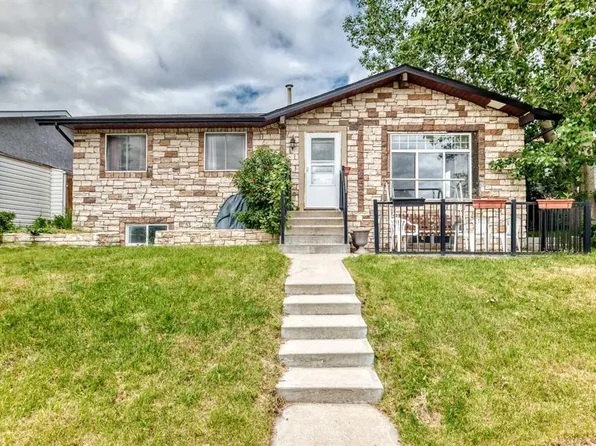 660 S Malvern Dr NE, Calgary, AB T2A 5P5