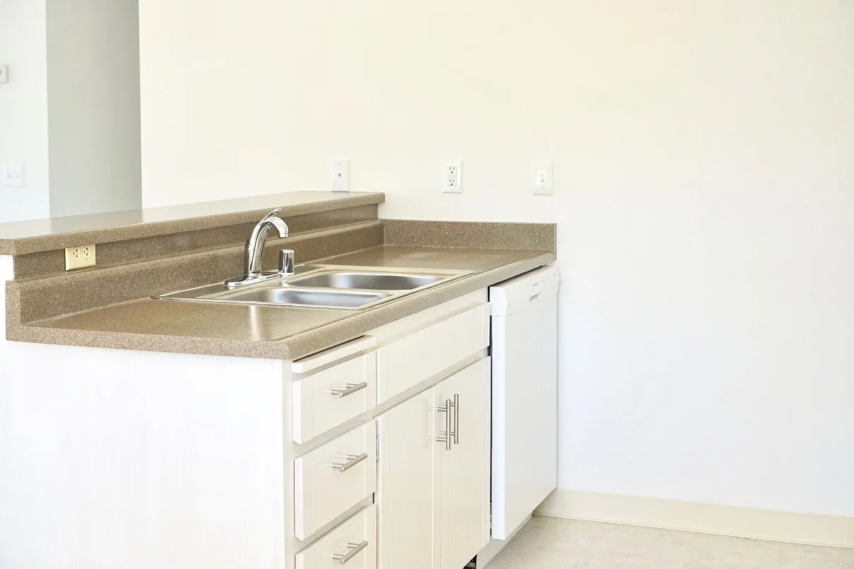Parkwood Court Apartments — Photo 2