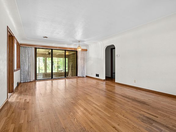 3rd image of 133 Waupaka Dr