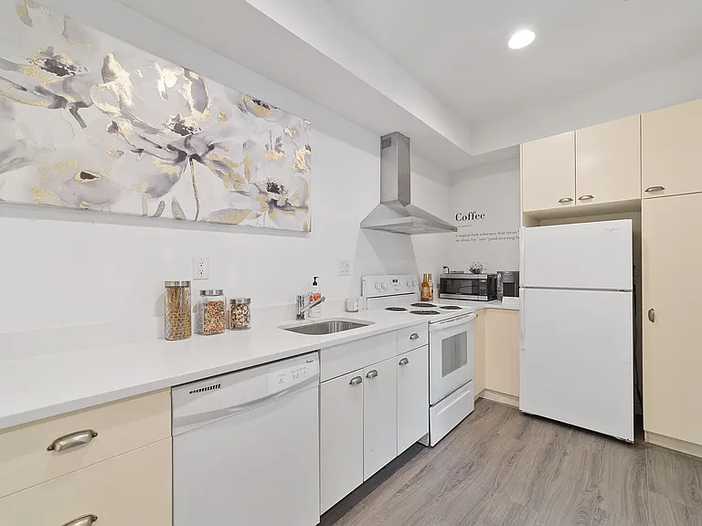 2318 N Park Ave #2R — Photo 5