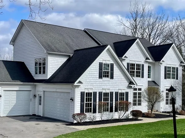 540 Clover Hills Dr, Rochester, NY 14618