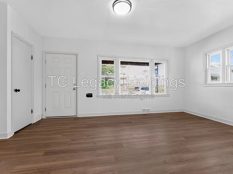 300 Ash Ave — Photo 7