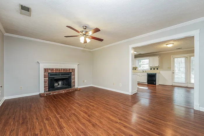 3 bed, 2.5 bath, 1722 sqft, $1,895 — Photo 4