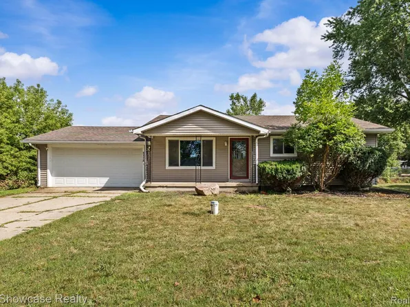 5176 Ray Rd, Linden, MI 48451