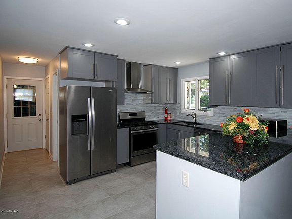 5th image of 3110 Polaris St