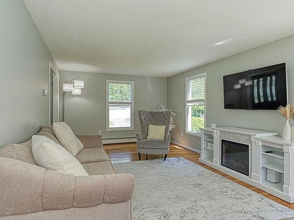 5th image of 13 Woodland Dr