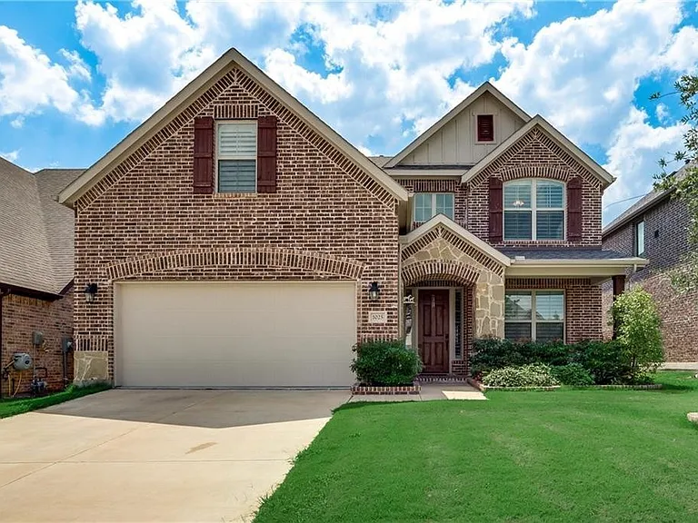 1025 Spring Falls Dr — Photo 1