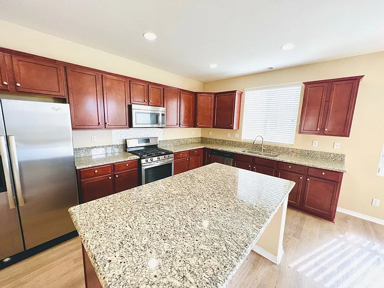 2758 Lavender St — Photo 8