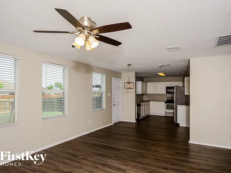 313 Butch Cassidy Dr — Photo 5