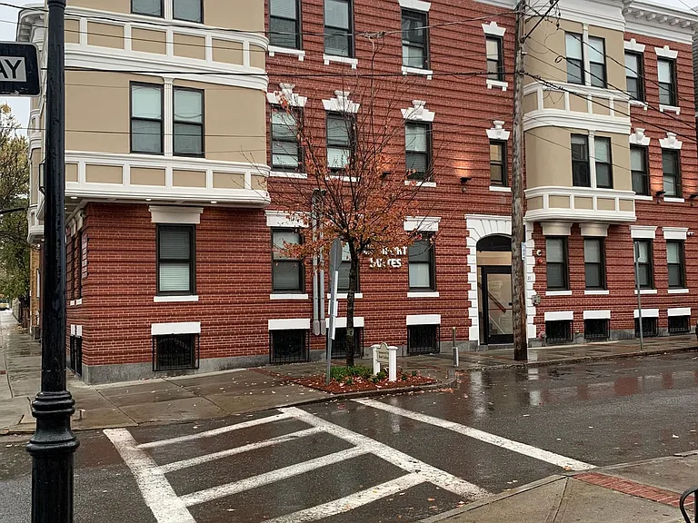 BOSTON COMFORT SUITES — Photo 25