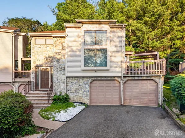 12 Periwinkle Ct, East Brunswick, NJ 08816