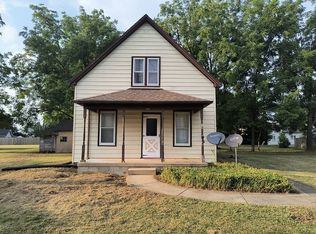 105 W Lincoln St, Congerville, IL 61729