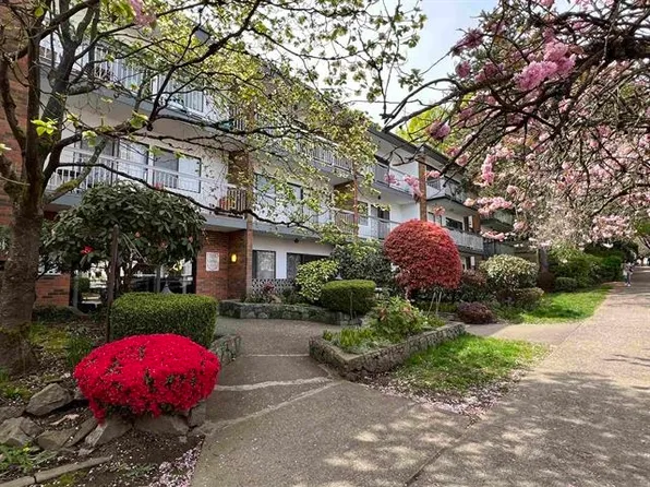 1950 W 8th Ave #103, Vancouver, BC V6J 1W3