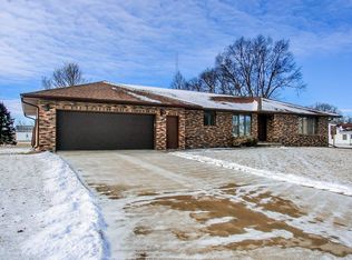 102 S Vine St, Le Grand, IA 50142