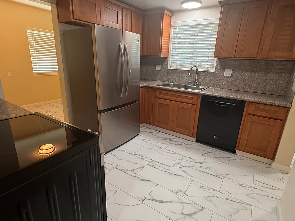 3101 T St #1