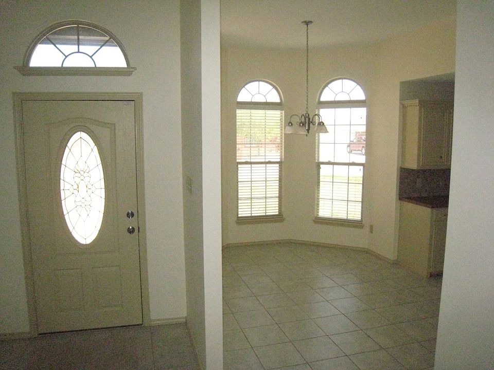 1st image of 1001 Oakridge Ave