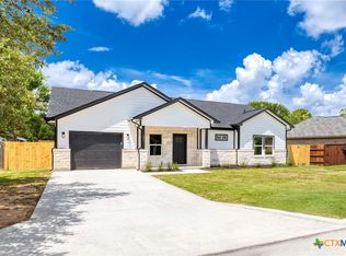 907 Fannin St, Lockhart, TX 78644